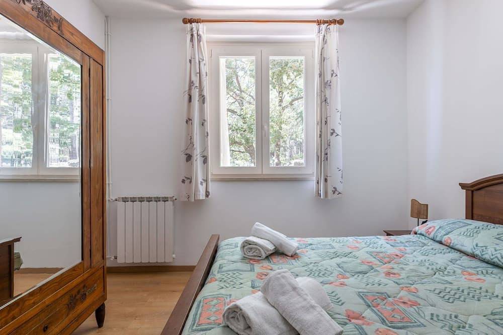 Bellissima villa indipendente per 8 persone con Wifi, Tv, terrazza e parcheggio in Linguaglossa, Etna