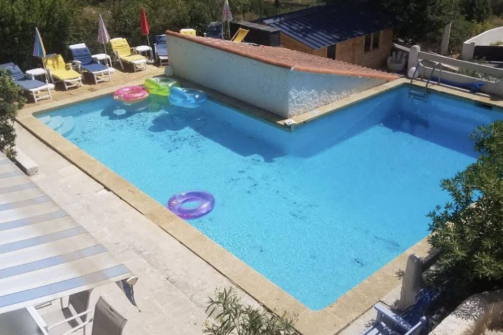 Very nice air-conditioned villa for rent. 6 km away from Cassis. Very large pool in Carnoux-en-Provence, Marseille region