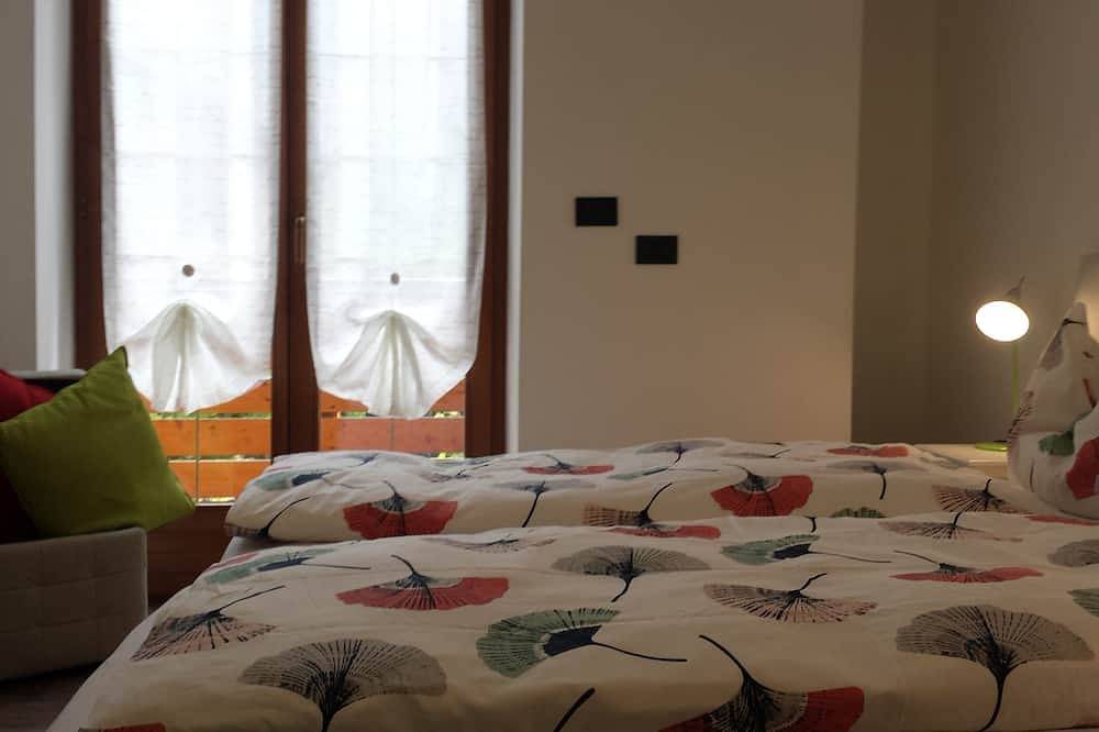 Ganze Wohnung, Apartment \"die Freude\" mit einem romantischen Blick auf den See **** Casa Bellavista in Molveno, Brentagruppe