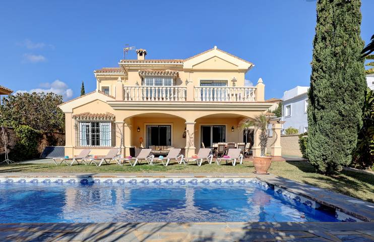 Casa de vacaciones para 9 personas, con Balcón y Jardín en Casares