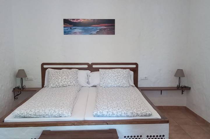 Location de vacances pour 3 personnes, avec piscine et jardin à Zahora - 2