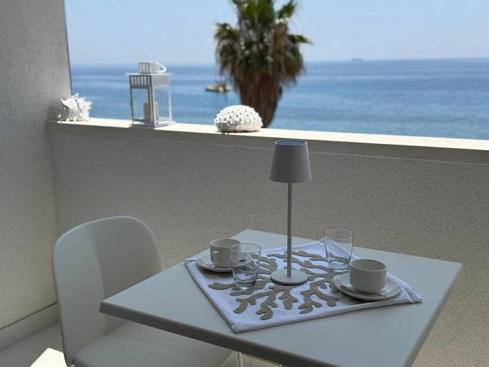 Casa vacanza per 2 persone, con giardino e panorama in Melito di Porto Salvo