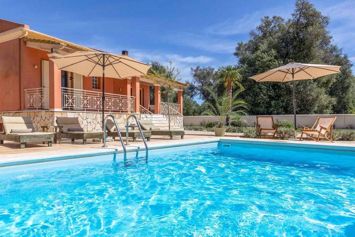 Villa voor 7 personen, with Balkon and Terras as well as Zwembad in Kavos
