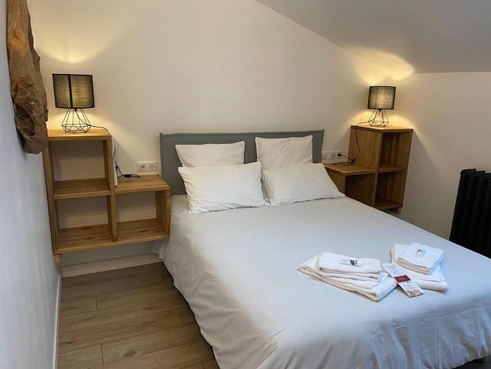 Location de vacances pour 2 personnes, avec terrasse et vue ainsi que jardin et piscine à Cahors - 4