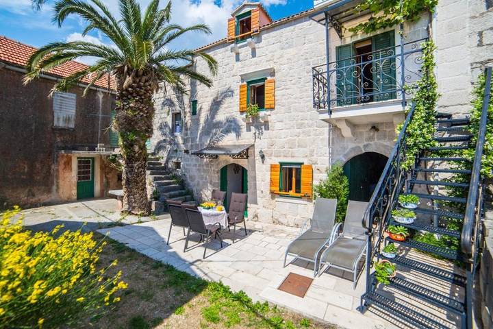 Villa für 3 Personen, mit Ausblick und Garten, kinderfreundlich - 1