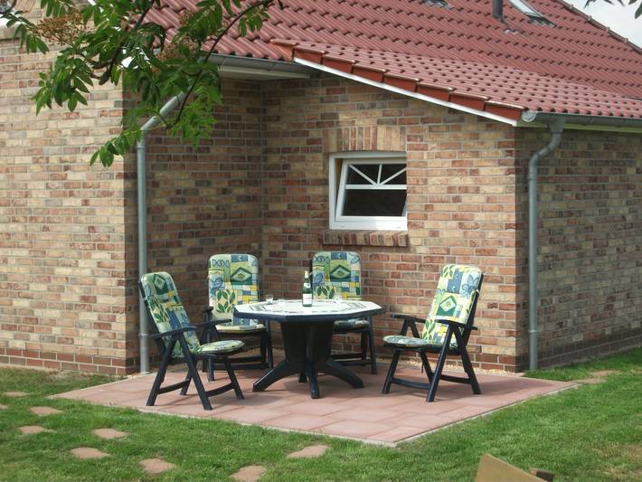 Ganze Wohnung, Ferienwohnung "Landflair am See" mit Seeblick, privater Terrasse & Gemeinschaftsgarten in Nenndorf, Landkreis Wittmund