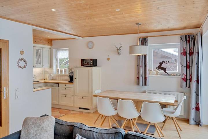Chalet für 8 Personen, mit Balkon und Terrasse sowie Garten und Sauna