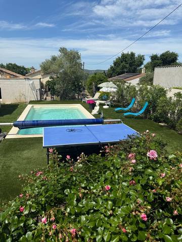 Gîte pour 4 personnes, avec jardin ainsi que piscine et terrasse à Bollène