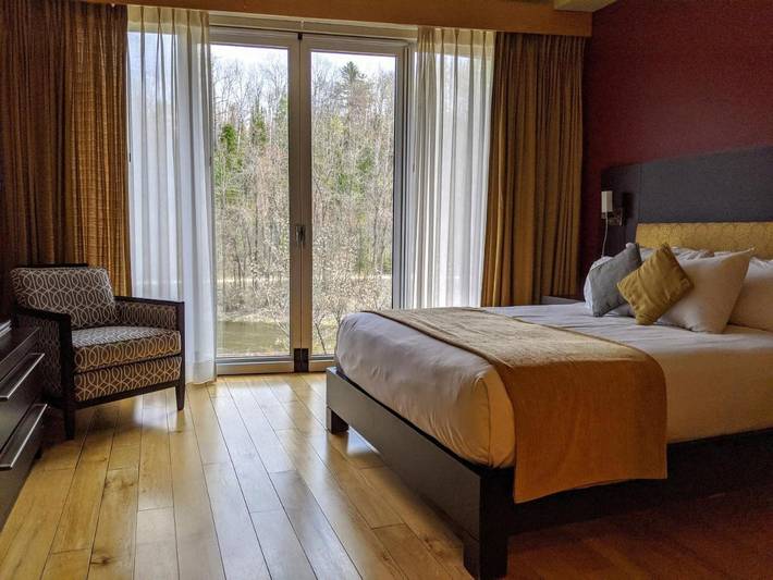 Cottage pour 2 personnes, avec terrasse et sauna ainsi que jacuzzi et piscine