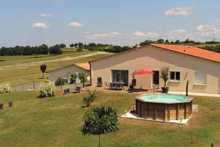 Gîte pour 7 personnes, avec jardin et terrasse, animaux acceptés à Flaugeac