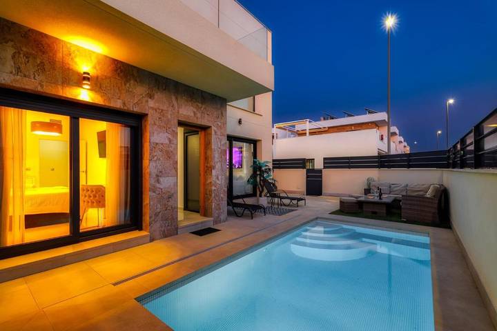 Location de vacances pour 6 personnes, avec vue ainsi que jardin et piscine dans Formentera De Segura - 2