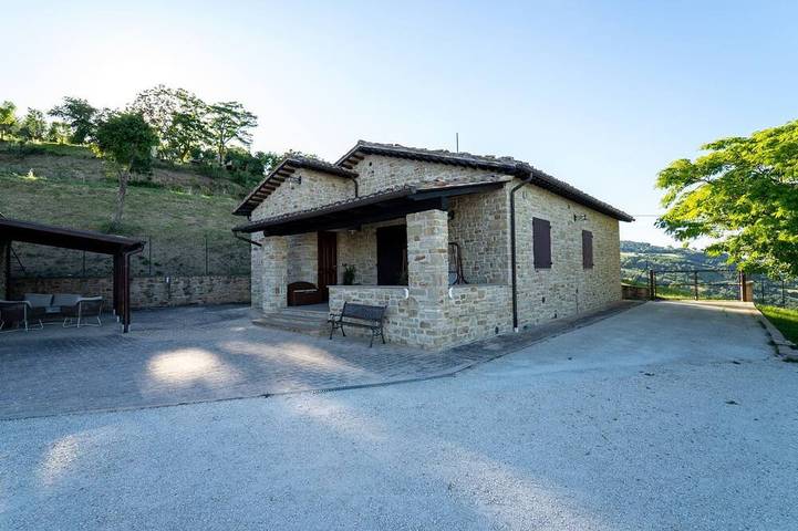 Villa Elena: Your ideal holiday with an unforgettable view! in San Severino Marche, Province de Macerata