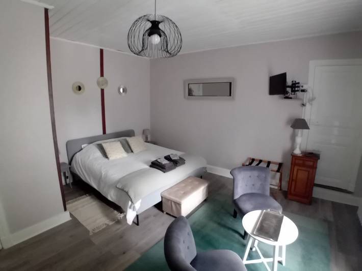 Chambre d’hôte pour 4 personnes, avec jacuzzi ainsi que piscine et jardin dans le Puy-de-Dôme - 3
