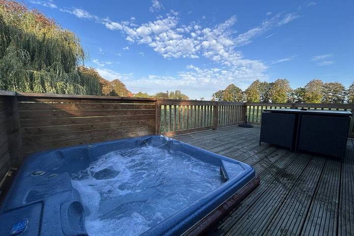 Cottage for 6 people, with garden and hot tub in Suffolk