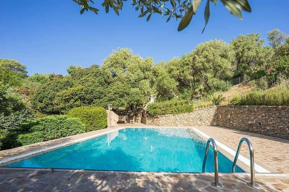 Ferienhaus mit Pool und Meerblick - Nr. in Luttuni, Budoni