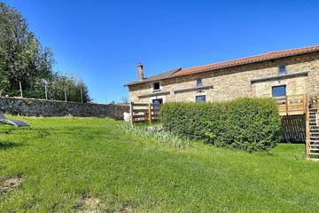 Gîte pour 4 personnes, avec jardin à Thurins