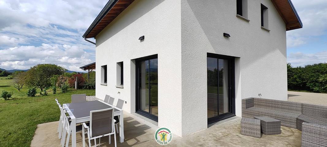 Gîte pour 8 personnes, avec terrasse et jardin