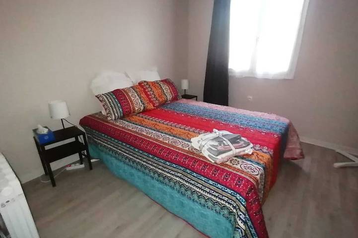 Family house with private garden sleeps 8 among the vines. Allowed celebrations in La Crau, Mediterranean Coast (France)