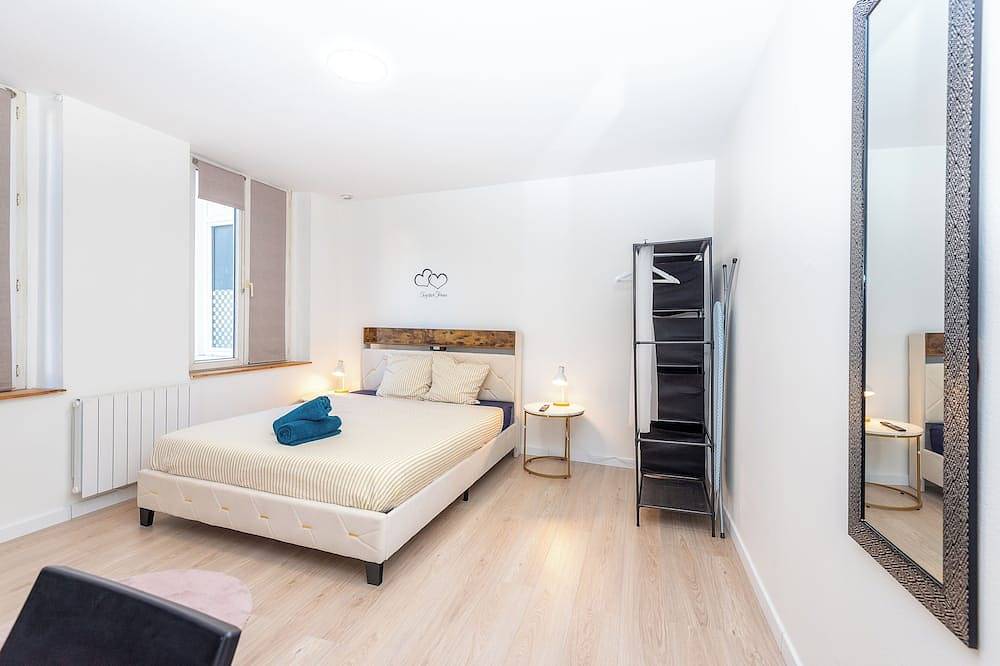 Apartamento entero, La Santa House 50M2 Refurbished Apartment in Dunkerque, Costa de las Dunas de Flandes