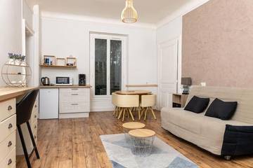 Gîte pour 2 personnes, avec piscine dans Parc du Bois Vidal