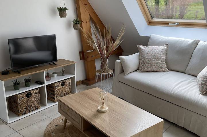 Gîte pour 4 personnes, avec jardin à Airel