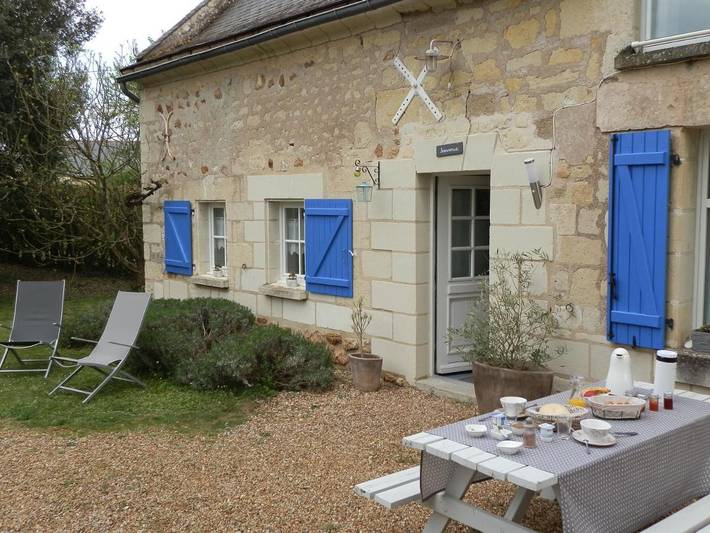 Chambre d’hôte pour 3 personnes, avec bassin pour enfant et piscine ainsi que jardin et vue dans Maine-et-Loire - 2