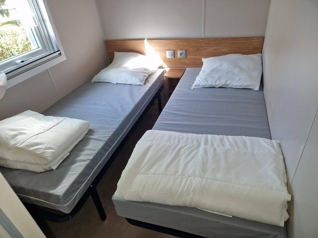 Mobile Home 749 Bois Dormant – 3 Bedrooms, Sleeps 6 in Saint-Jean-de-Monts, Vendée