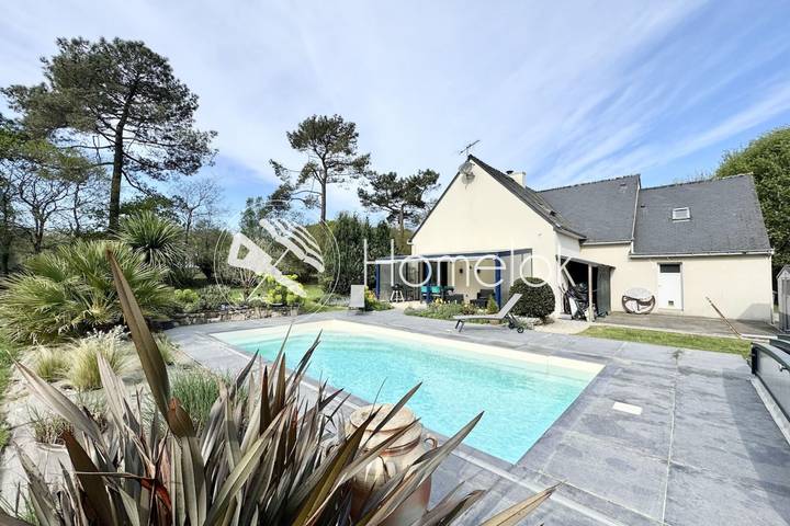 Location de vacances pour 6 personnes, avec Terrasse ainsi que Jardin et Piscine à Sainte-Hélène (France)
