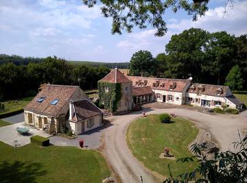 Gîte pour 4 personnes, avec jardin ainsi que vue sur le lac et terrasse à La Chapelle-Rablais