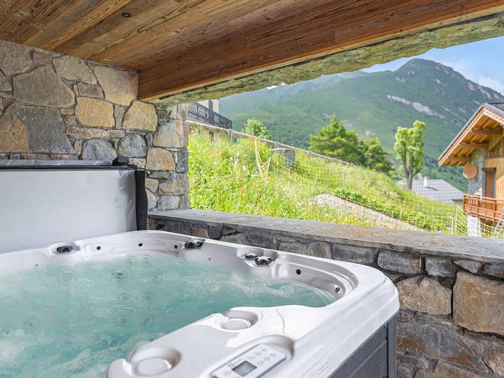 Chalet pour 12 personnes, avec balcon ainsi que sauna et jacuzzi