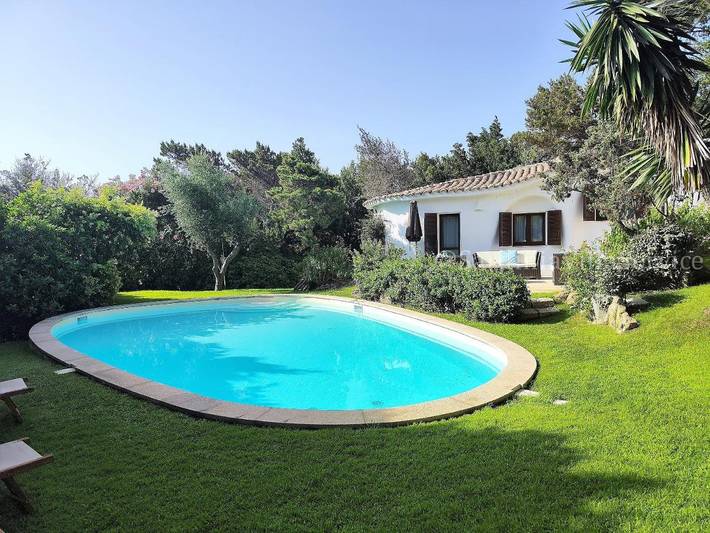 Villa pour 7 personnes, avec vue ainsi que jardin et piscine, animaux acceptés à Porto Cervo - 2