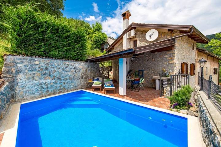 Ferienhaus für 4 Personen, mit Pool und Garten sowie Ausblick in Lovran