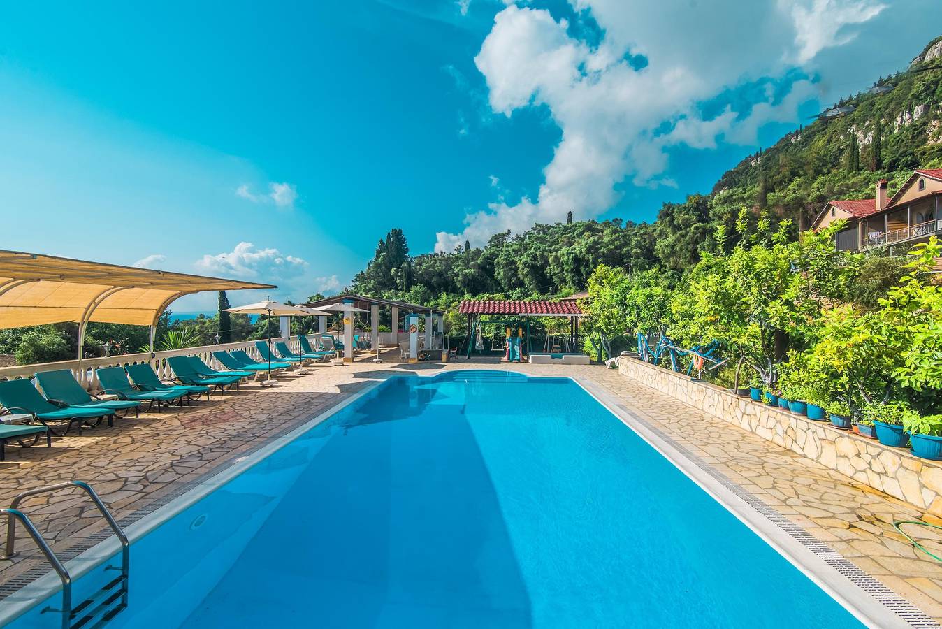 Geheel appartement, Familieappartement met zeezicht en gedeeld zwembad in Achilleio, Corfu