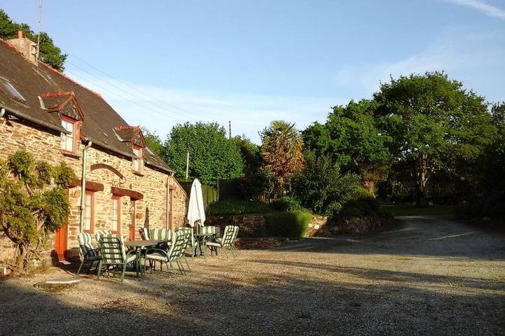 Gîte pour 5 personnes, avec Jardin et Piscine à Saint-Connec - 4