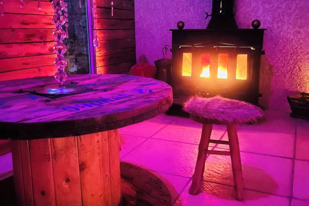 Jacuzzi privatif La K’abane ( piscine de saison) in Blandin, Région de La Tour-du-Pin