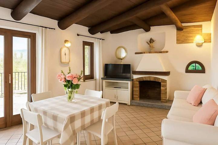 Ganze Wohnung, Maratea, sea view apartment with pool use, 700 meters from the sea. in Maratea, Potenza Provinz