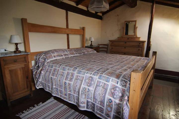 Antigua casa en el pueblo, en el verde, equipada con todo, para parejas o familias de 5 in Fosdinovo, Valle de Magra