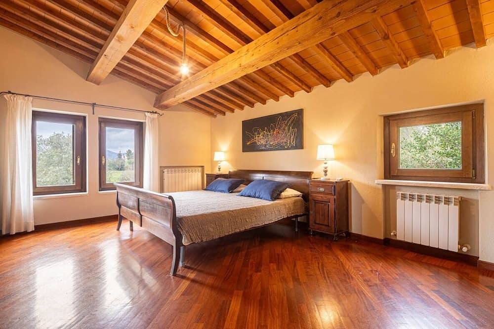 Villa La Fornace, Spacious 5-bedroom in fabulous Campagnatico with Ac, Wifi in Campagnatico, Provincie Grosseto