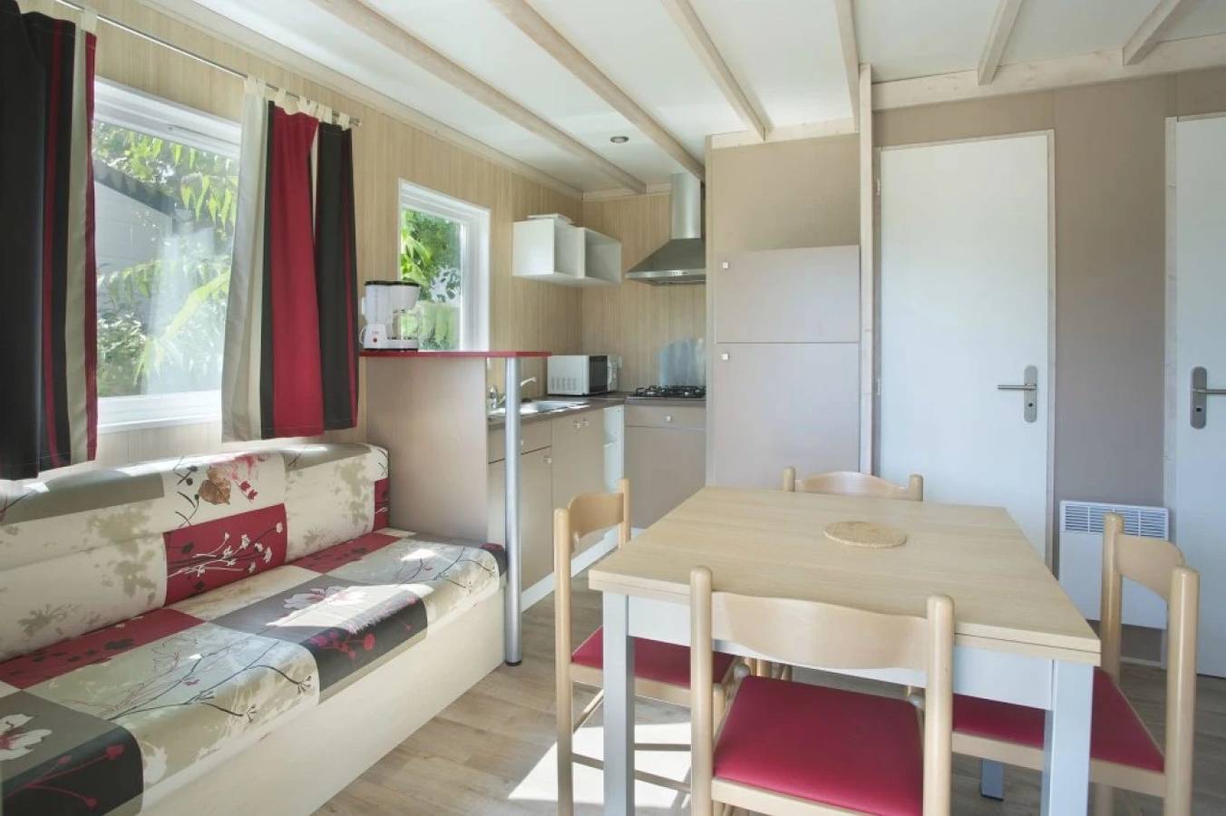 Zecamping 4 étoiles familial 2km plage parc aquatique locatif 27m2 in L'Aiguillon-la-Presqu'île, Vendée