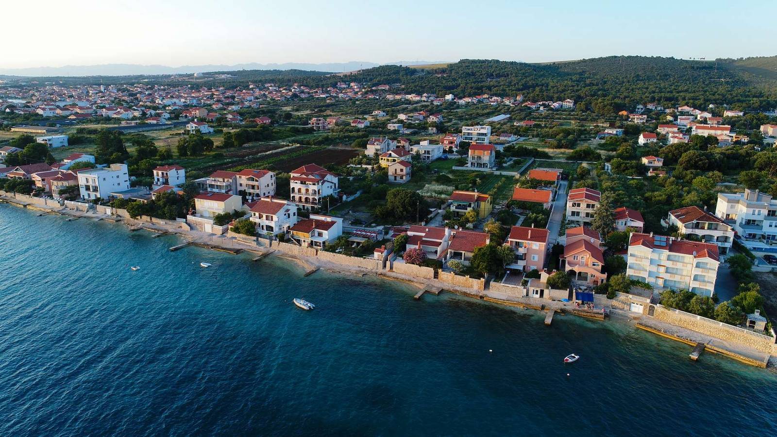 Cały apartament, Villa La Perla Apt 4, 4+2 with heated rooftop pool in Bibinje, Zadar