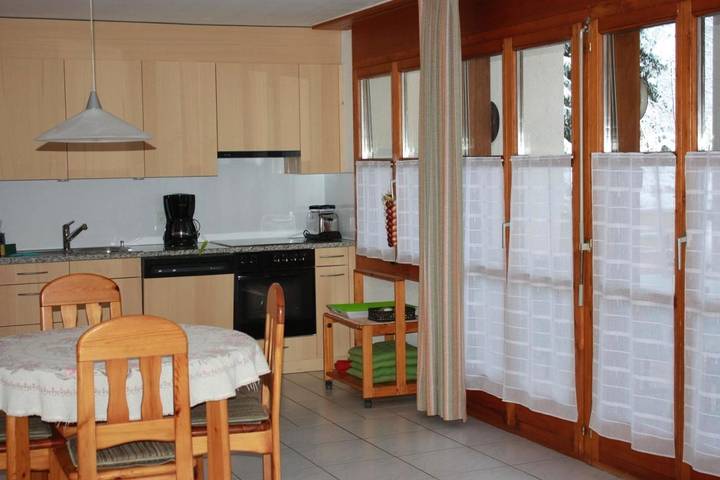 Gîte pour 4 personnes, avec piscine et vue ainsi que sauna et terrasse, adapté aux familles à Andeer - 4