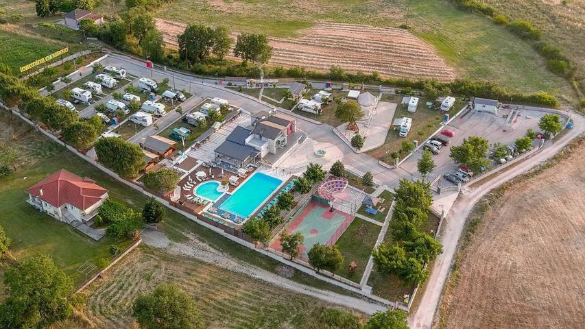 Kemping dla 2 osób, z basen dla dzieci i basen oraz ogród i widok w Janina regionalna Preweza