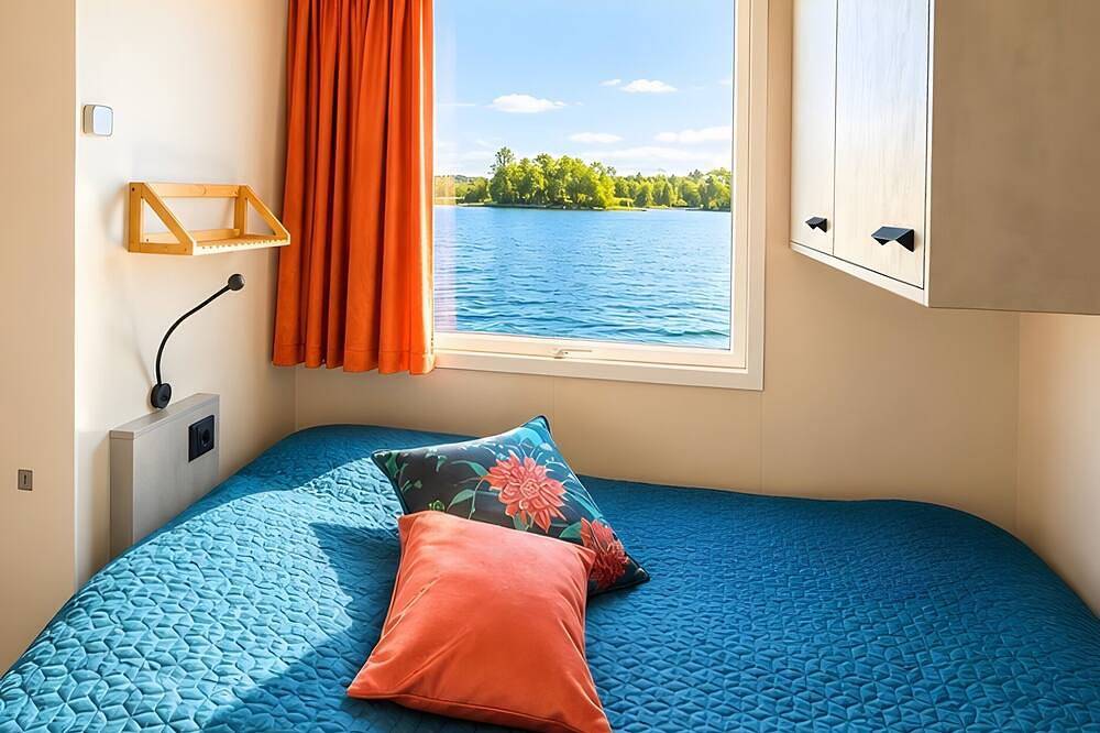 Festes Hausboot 'Tegel' mit Seeblick, Wlan und Klimaanlage in Treptow - Köpenick, Berlin