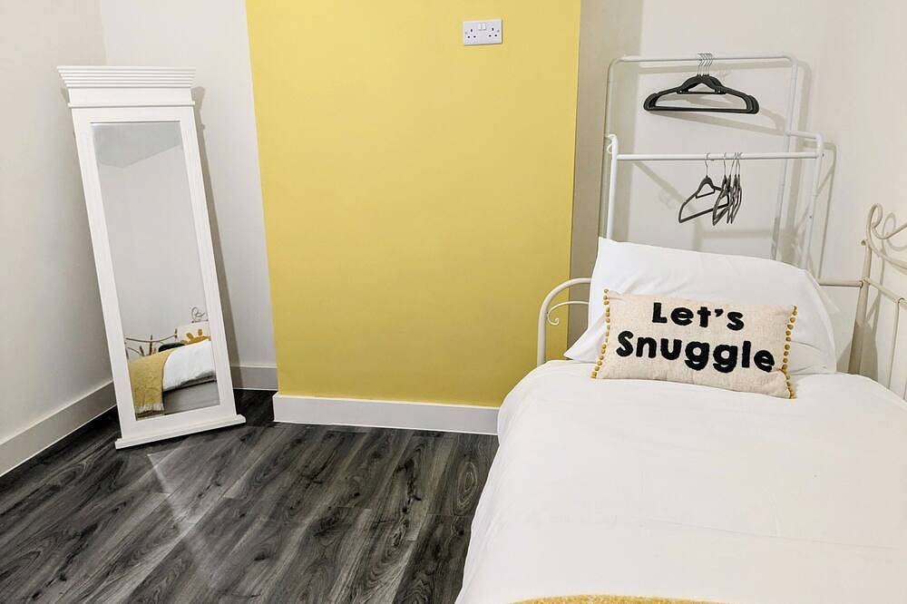 Homely 4Br / Sleeps 8 / Fast Wifi / Contractor Friendly / Colchester in Colchester, Essex