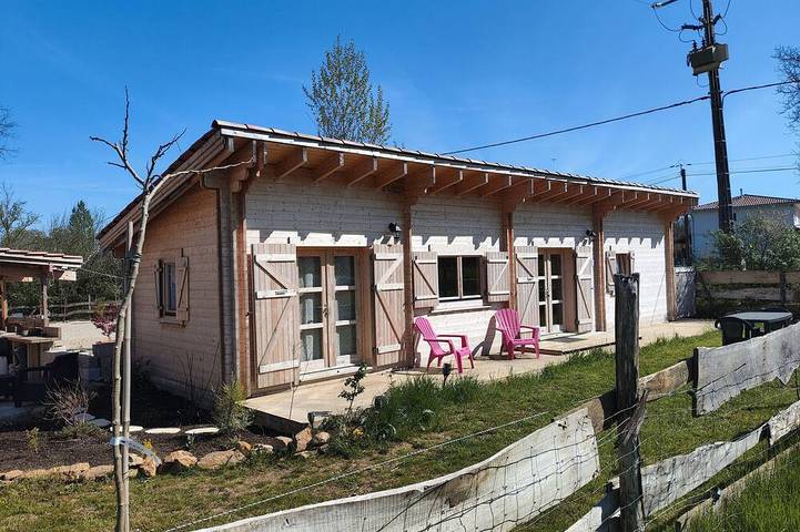 Chalet für 6 Personen, mit Terrasse und Pool sowie Garten - 1