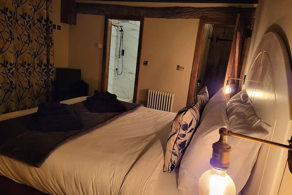 Green Barn, pet friendly, character holiday cottage in Oughtibridge in Sheffield, South Yorkshire