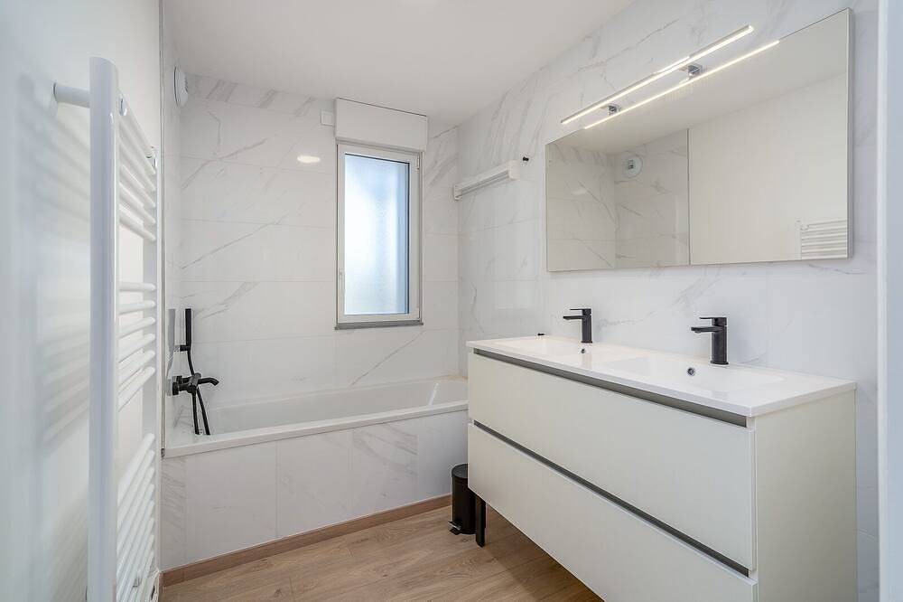 Entire apartment, [Luxe] Apartment with 3 rooms with 2 double beds & bunk beds in Sainte Cécile Plage, Camiers