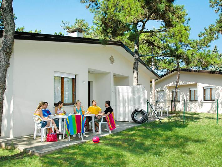 Ferienhaus für 6 Personen, mit Terrasse und Garten in Lignano Pineta