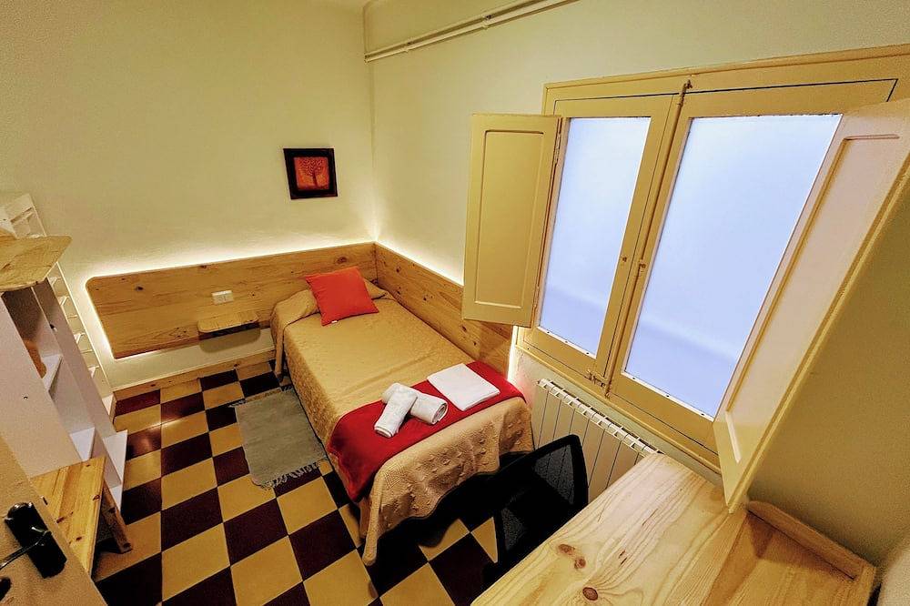 Girona Centre 7pax (3º) Aparcamiento cerrado* in Gerona, Gironés