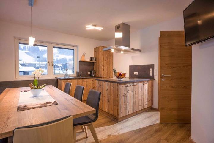 Ferienwohnung für 10 Personen, mit Balkon und Ausblick in Brixen im Thale